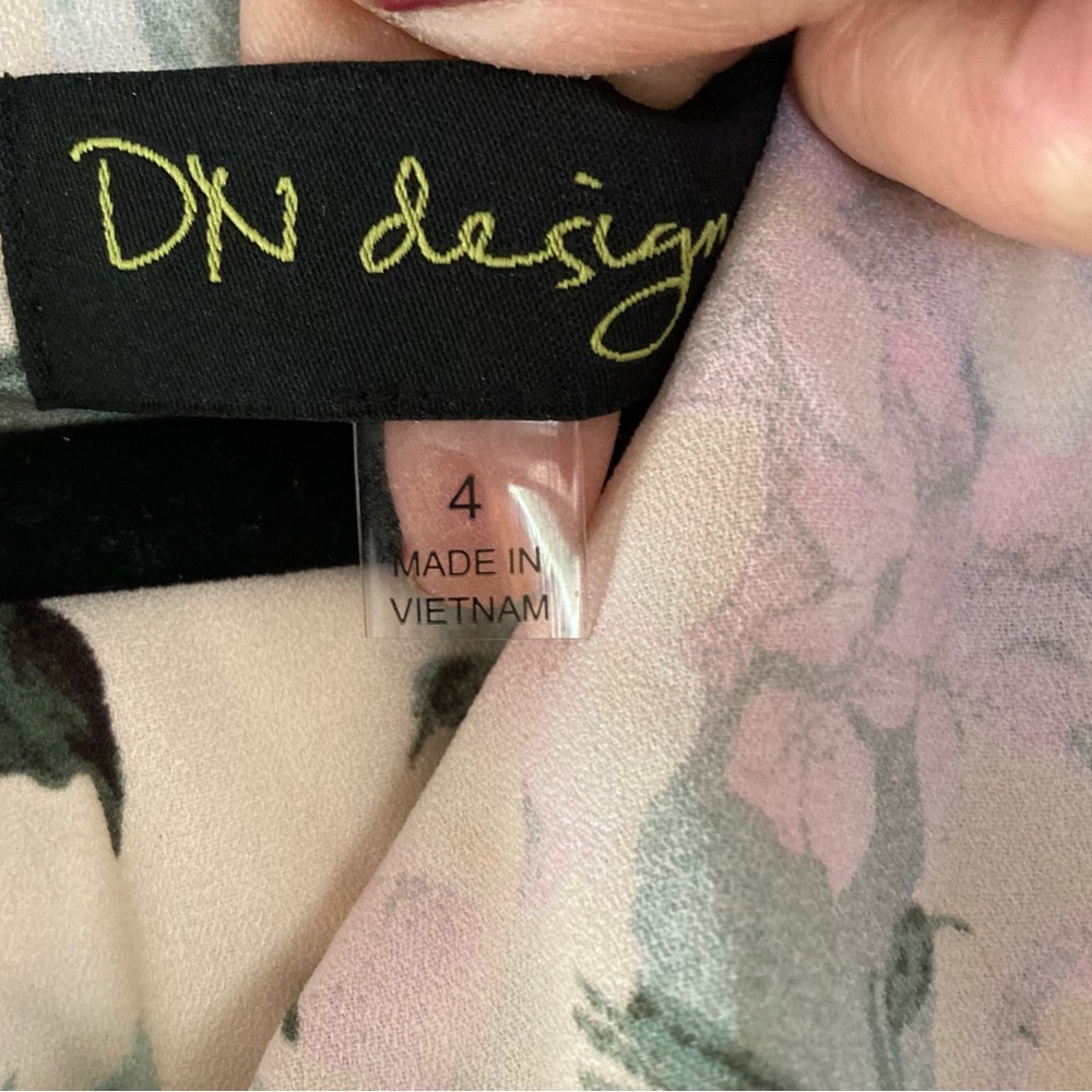 DN Designs Floral Ruffles High Low Short Sleeves Dress Tulips Hydrangeas - Picture 9 of 13